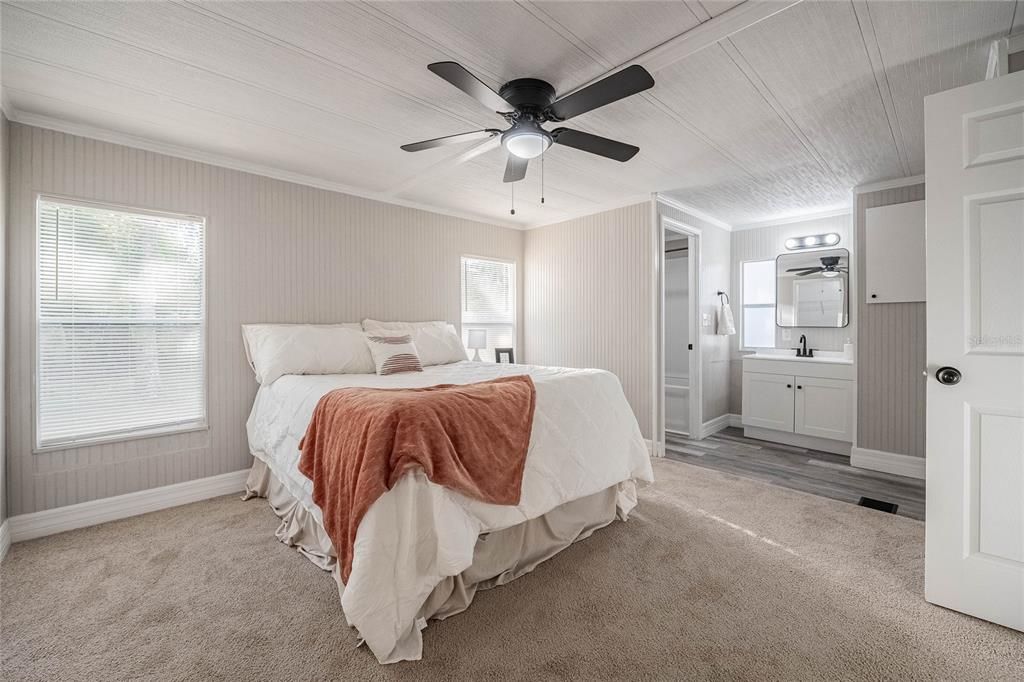 Active With Contract: $199,900 (2 beds, 2 baths, 1056 Square Feet)