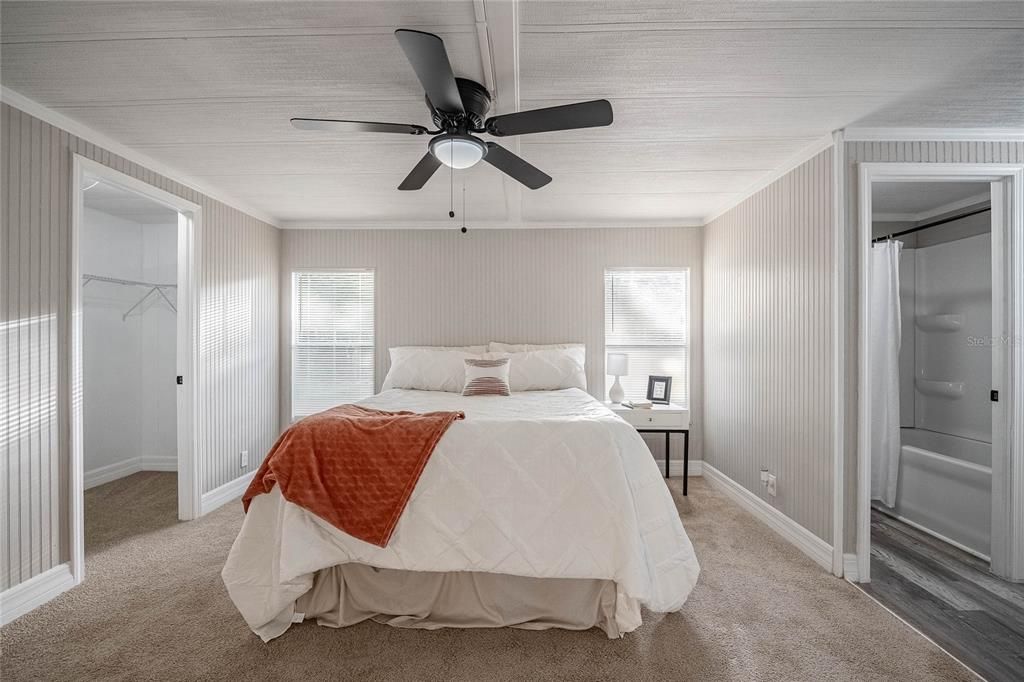 Active With Contract: $199,900 (2 beds, 2 baths, 1056 Square Feet)