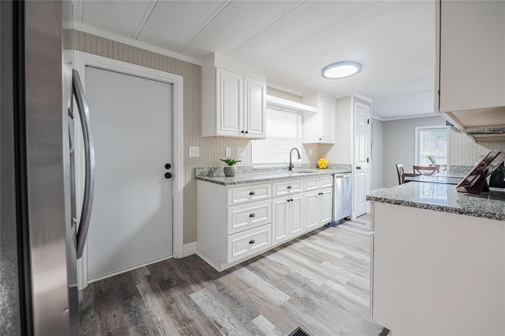 Active With Contract: $199,900 (2 beds, 2 baths, 1056 Square Feet)