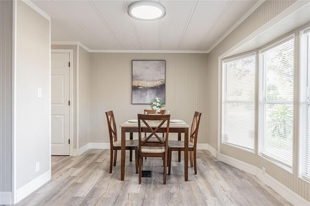 Active With Contract: $199,900 (2 beds, 2 baths, 1056 Square Feet)