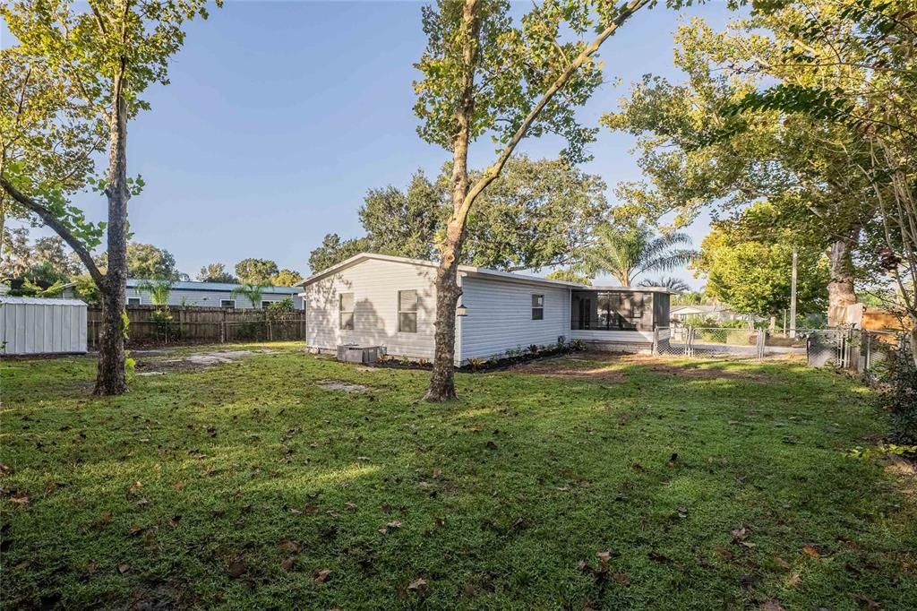 Active With Contract: $199,900 (2 beds, 2 baths, 1056 Square Feet)