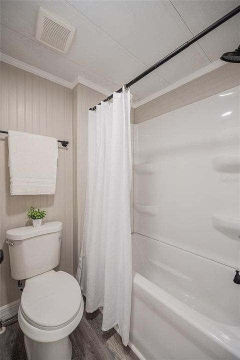 Active With Contract: $199,900 (2 beds, 2 baths, 1056 Square Feet)