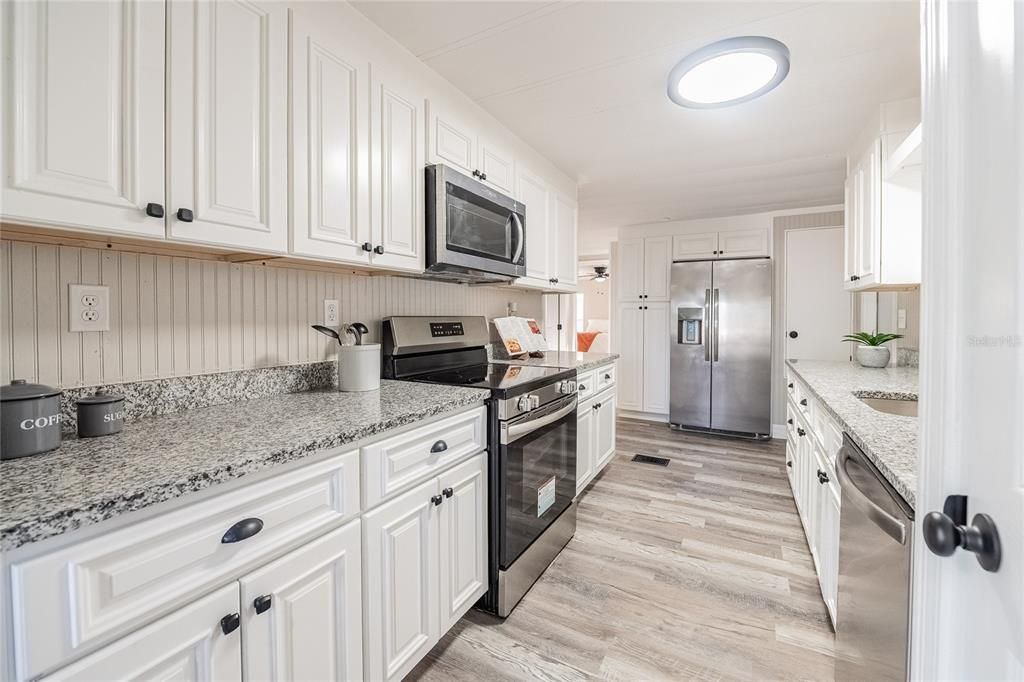 Active With Contract: $199,900 (2 beds, 2 baths, 1056 Square Feet)