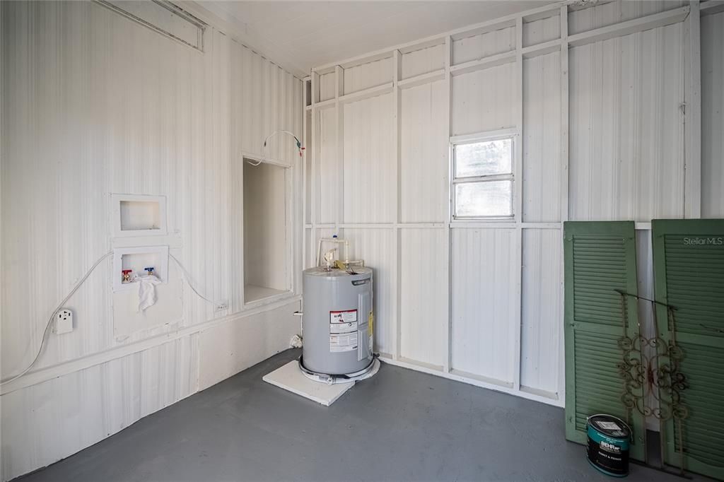 Active With Contract: $199,900 (2 beds, 2 baths, 1056 Square Feet)