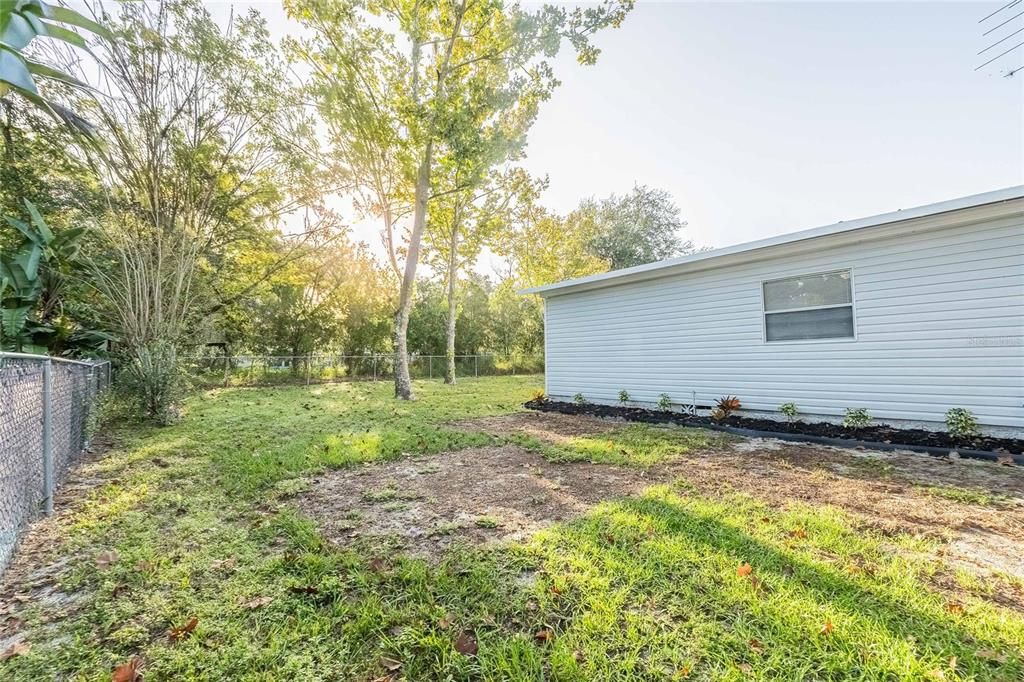 Active With Contract: $199,900 (2 beds, 2 baths, 1056 Square Feet)