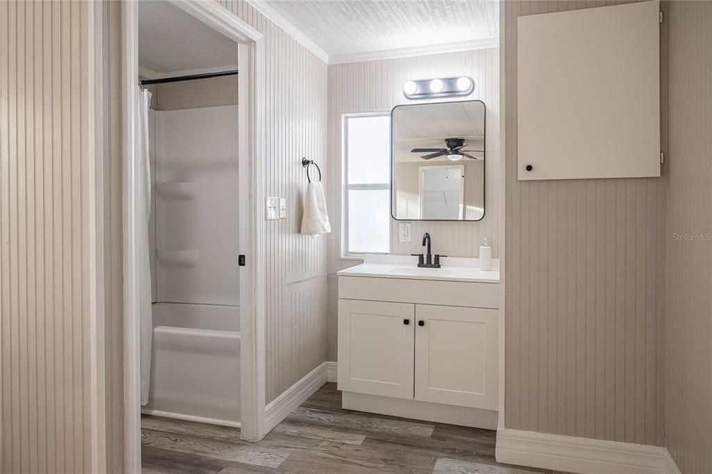 Active With Contract: $199,900 (2 beds, 2 baths, 1056 Square Feet)