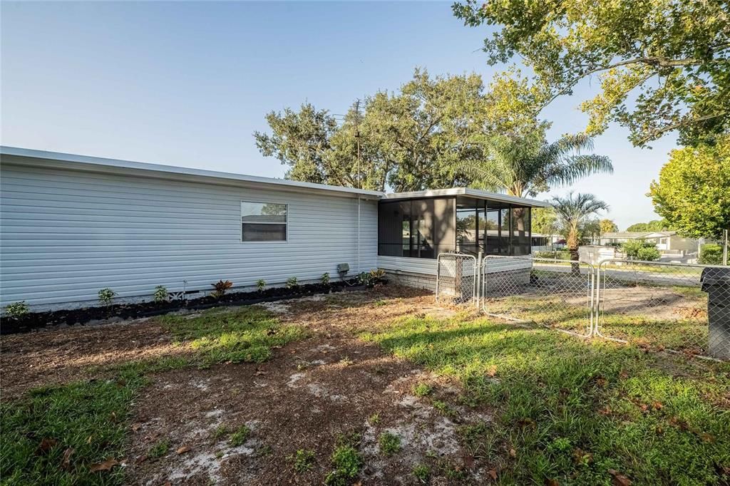 Active With Contract: $199,900 (2 beds, 2 baths, 1056 Square Feet)