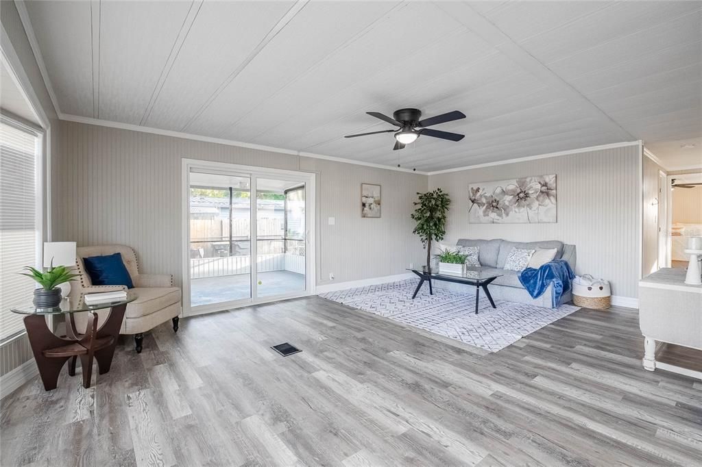 Active With Contract: $199,900 (2 beds, 2 baths, 1056 Square Feet)