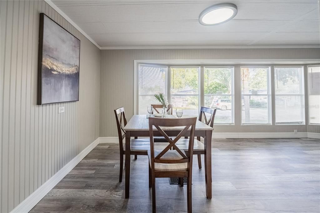 Active With Contract: $199,900 (2 beds, 2 baths, 1056 Square Feet)