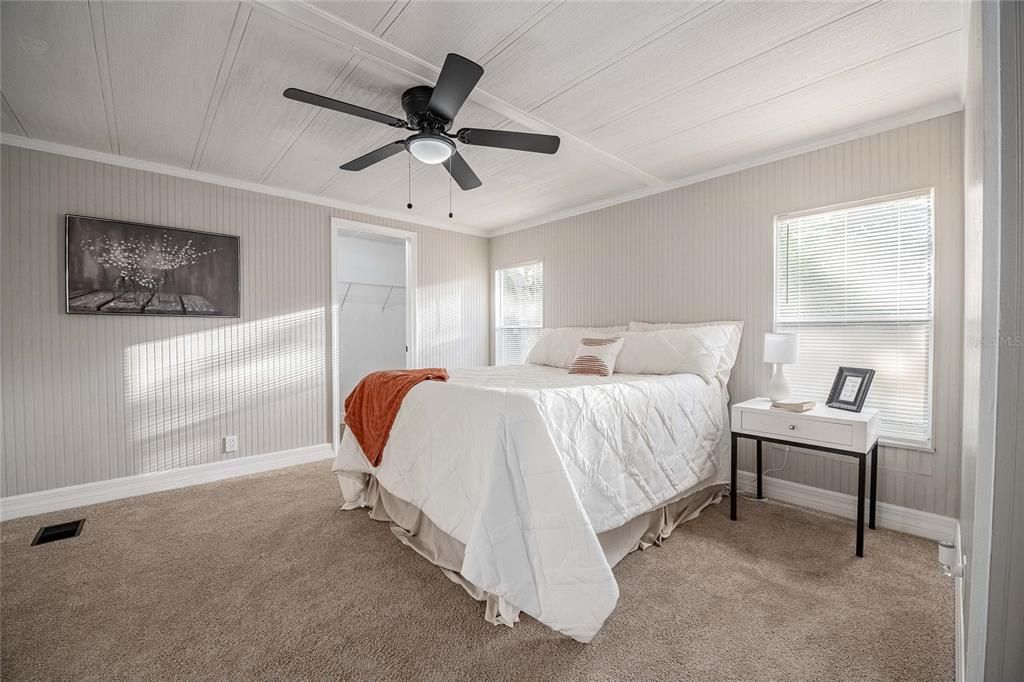 Active With Contract: $199,900 (2 beds, 2 baths, 1056 Square Feet)