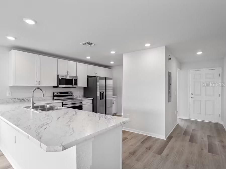 На продажу: $254,990 (3 спален, 2 ванн, 1604 Квадратных фут)