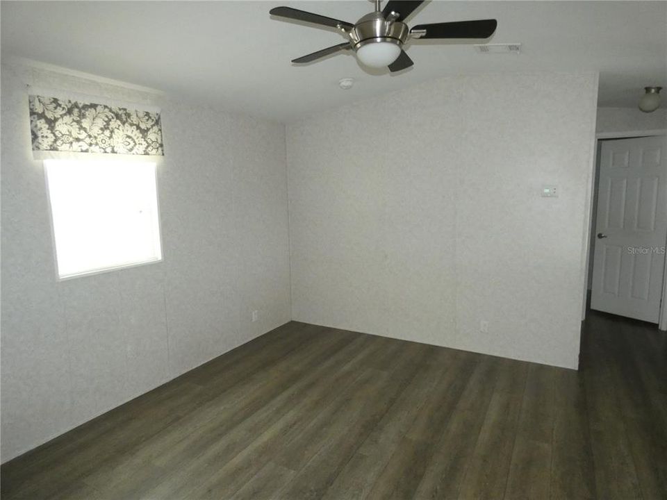 Active With Contract: $159,900 (2 beds, 2 baths, 784 Square Feet)