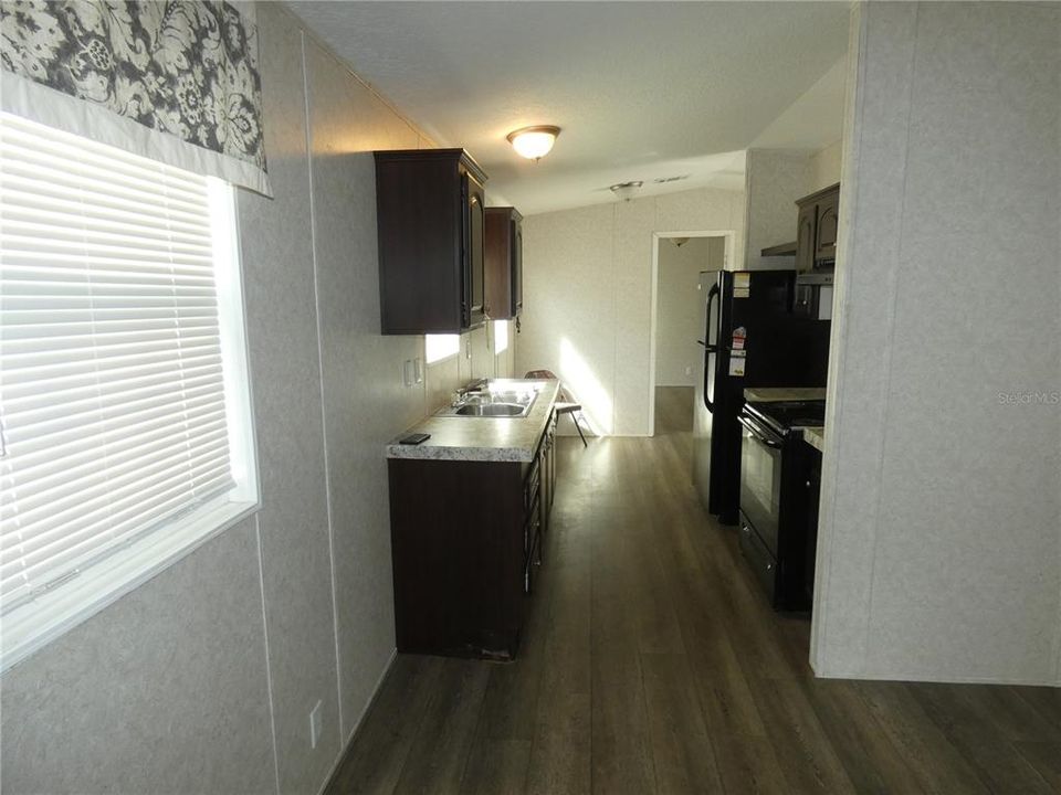 Active With Contract: $159,900 (2 beds, 2 baths, 784 Square Feet)