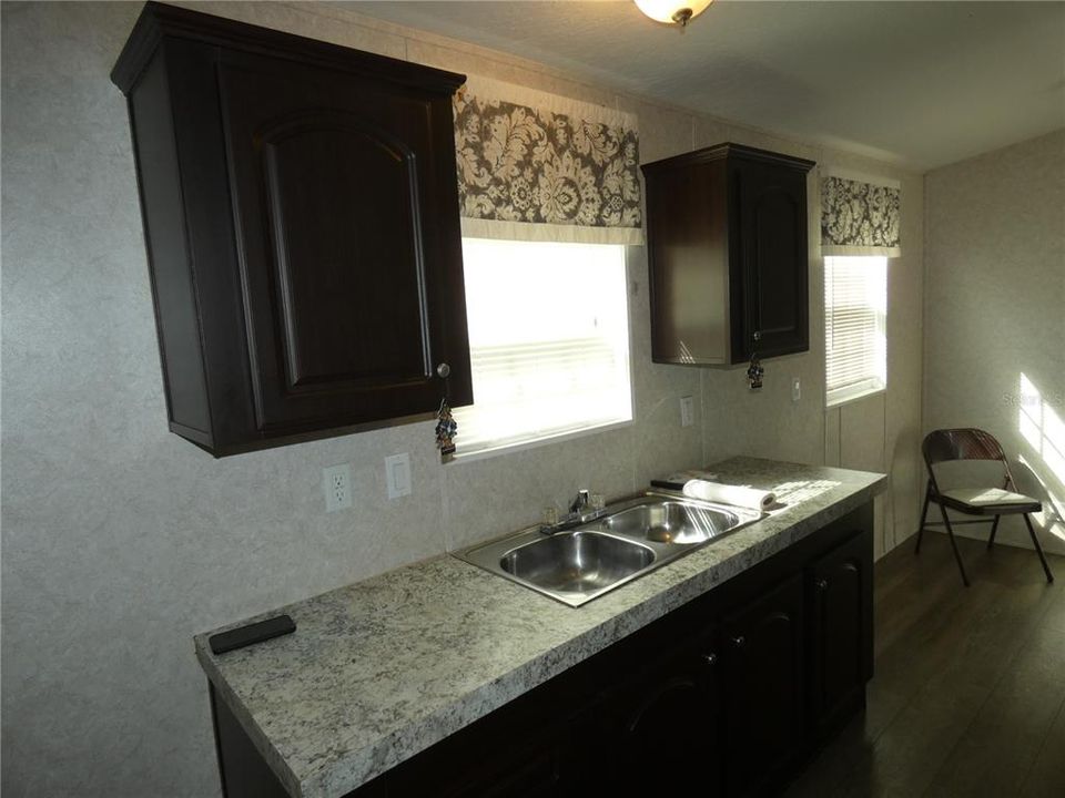 Active With Contract: $159,900 (2 beds, 2 baths, 784 Square Feet)