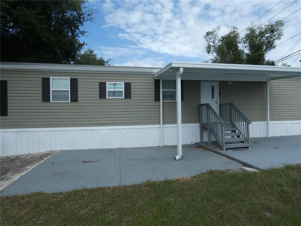 Active With Contract: $159,900 (2 beds, 2 baths, 784 Square Feet)