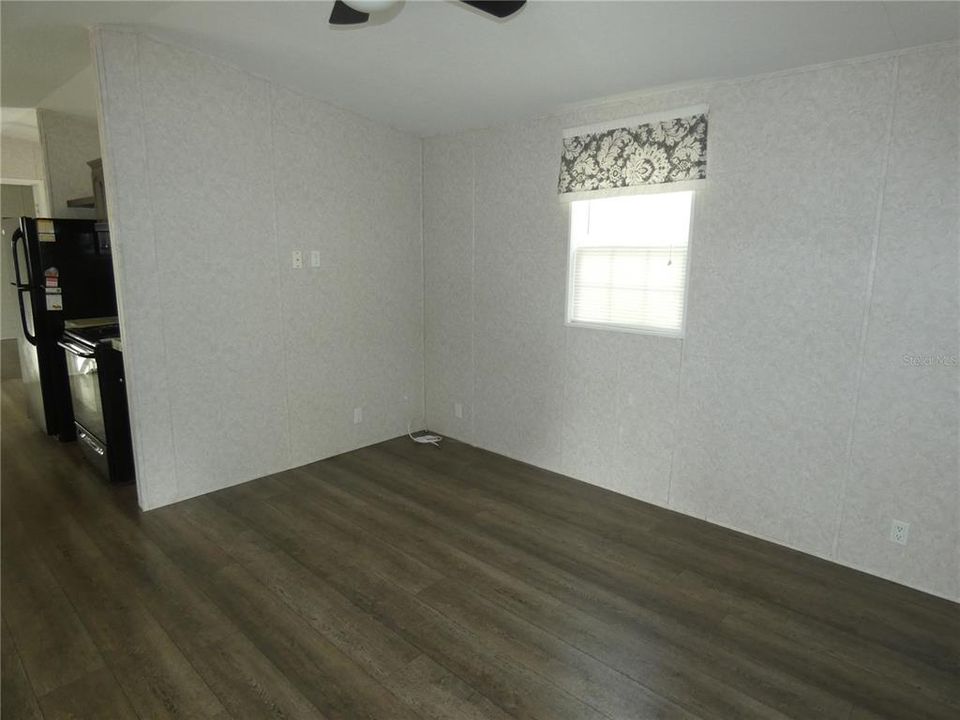 Active With Contract: $159,900 (2 beds, 2 baths, 784 Square Feet)