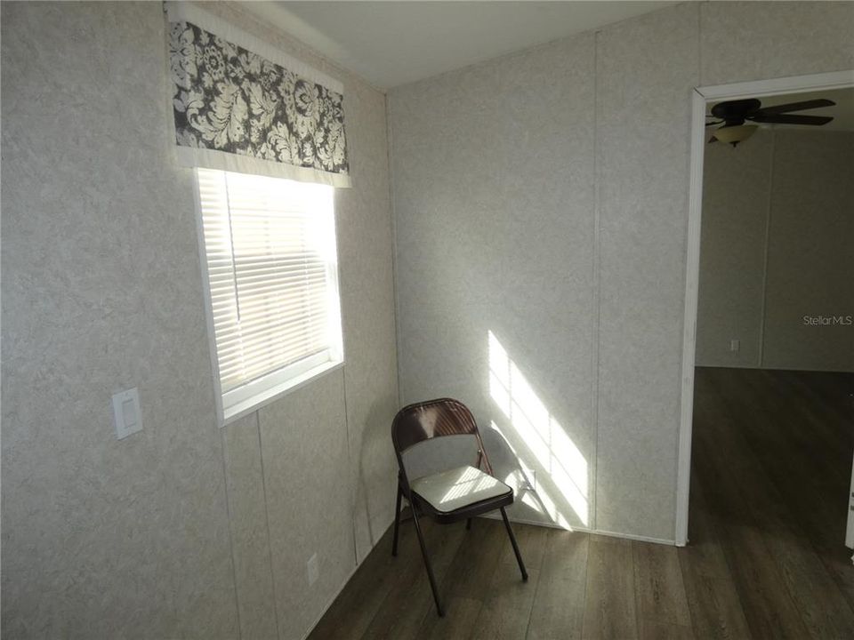 Active With Contract: $159,900 (2 beds, 2 baths, 784 Square Feet)