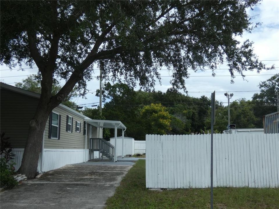 Active With Contract: $159,900 (2 beds, 2 baths, 784 Square Feet)