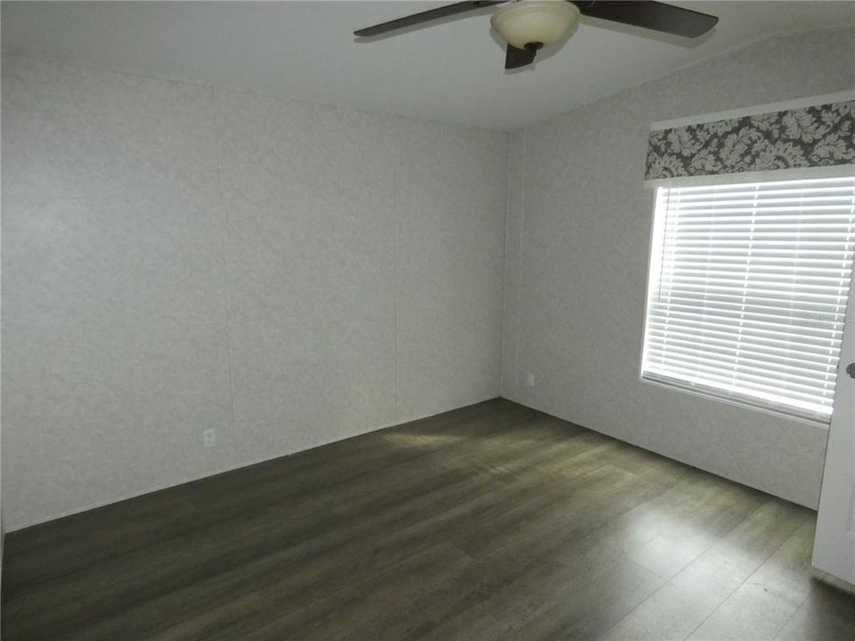 Active With Contract: $159,900 (2 beds, 2 baths, 784 Square Feet)