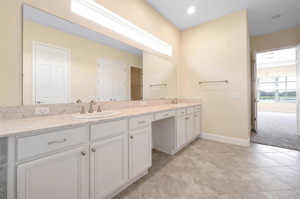 En Venta: $1,005,000 (5 camas, 4 baños, 4566 Pies cuadrados)