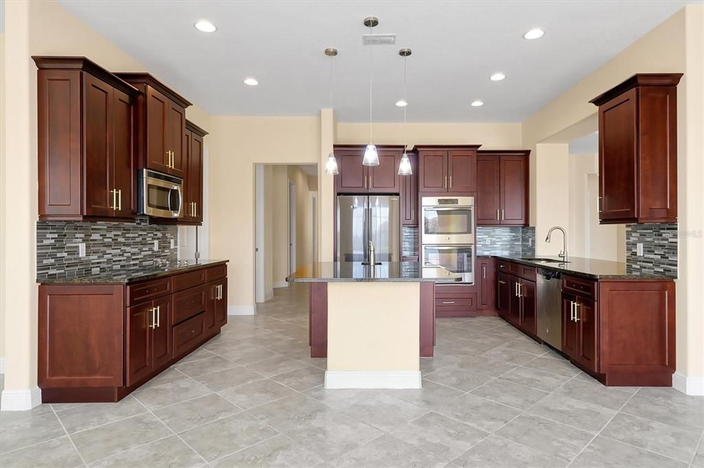 En Venta: $1,005,000 (5 camas, 4 baños, 4566 Pies cuadrados)