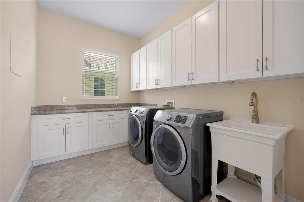 En Venta: $1,005,000 (5 camas, 4 baños, 4566 Pies cuadrados)