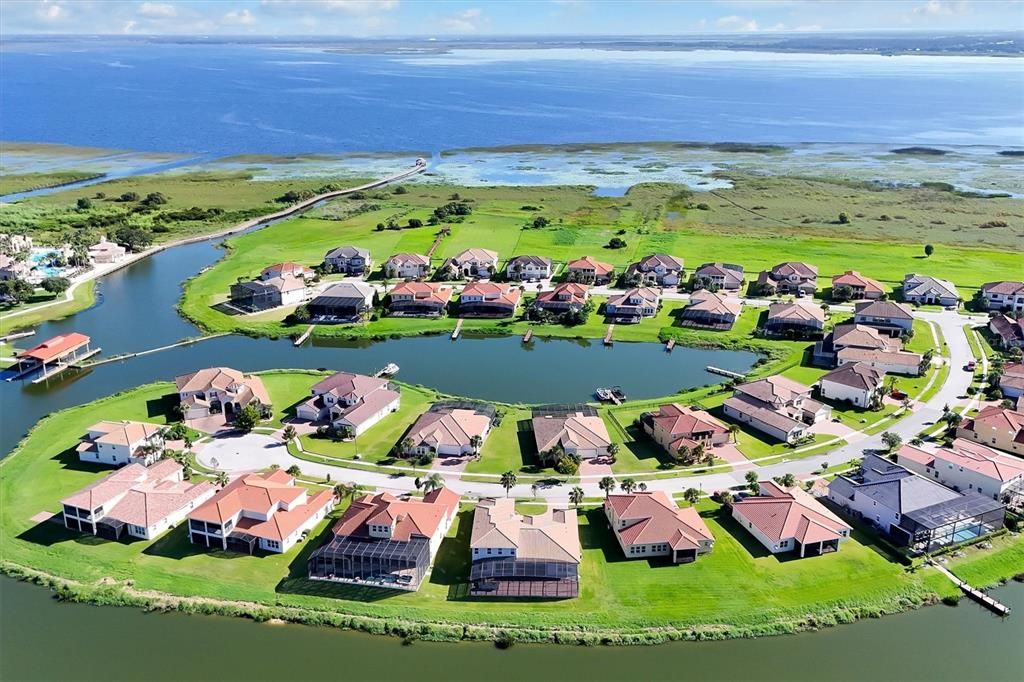 En Venta: $1,005,000 (5 camas, 4 baños, 4566 Pies cuadrados)