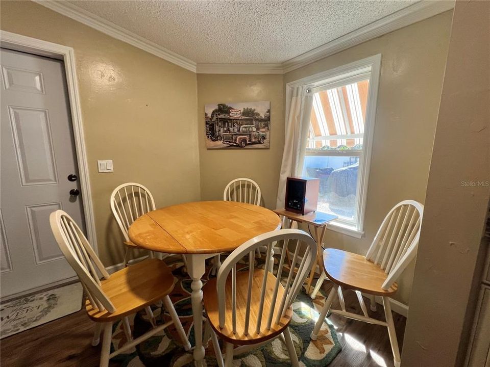 На продажу: $250,000 (3 спален, 2 ванн, 1323 Квадратных фут)