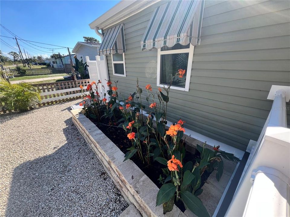 На продажу: $250,000 (3 спален, 2 ванн, 1323 Квадратных фут)