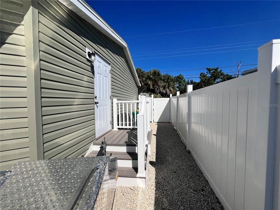 На продажу: $250,000 (3 спален, 2 ванн, 1323 Квадратных фут)