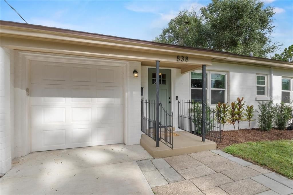 合同活跃: $375,000 (2 贝兹, 2 浴室, 1254 平方英尺)