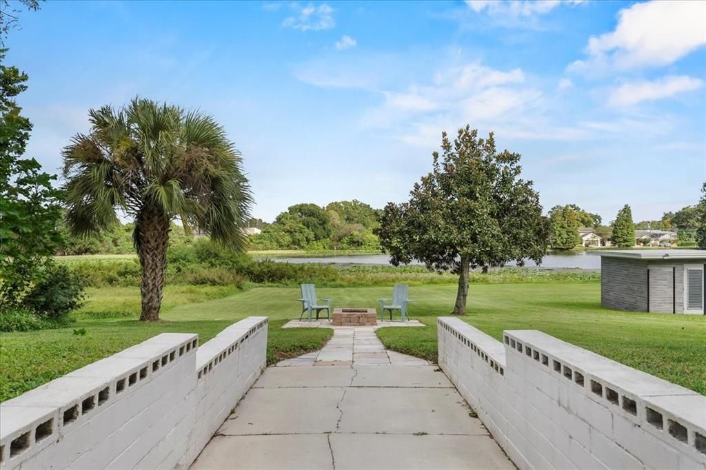 合同活跃: $375,000 (2 贝兹, 2 浴室, 1254 平方英尺)