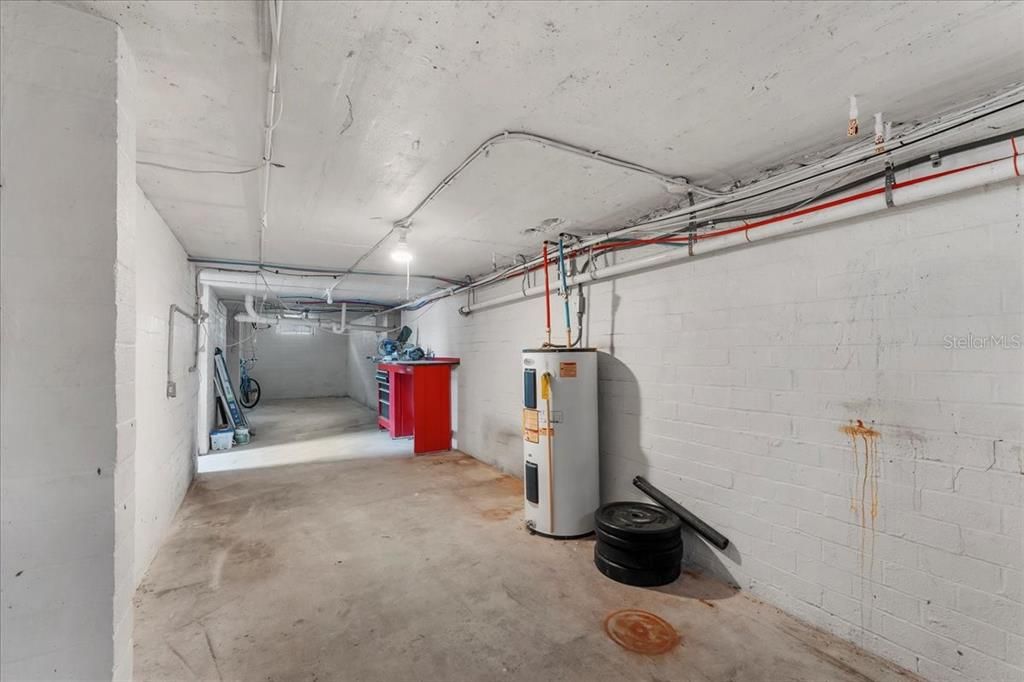 合同活跃: $375,000 (2 贝兹, 2 浴室, 1254 平方英尺)