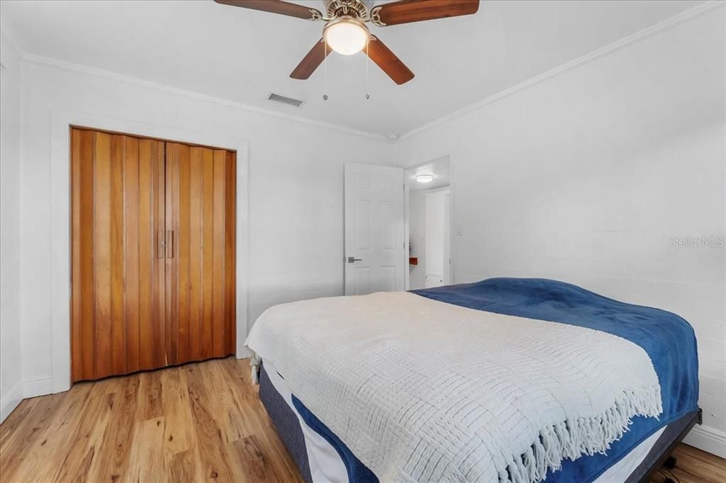 合同活跃: $375,000 (2 贝兹, 2 浴室, 1254 平方英尺)