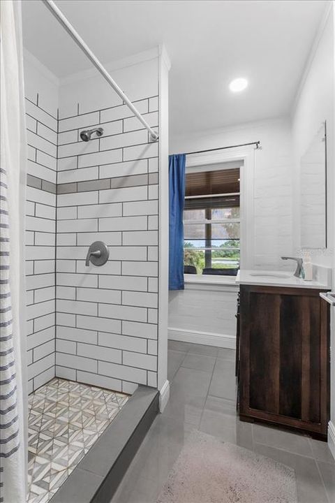 合同活跃: $375,000 (2 贝兹, 2 浴室, 1254 平方英尺)