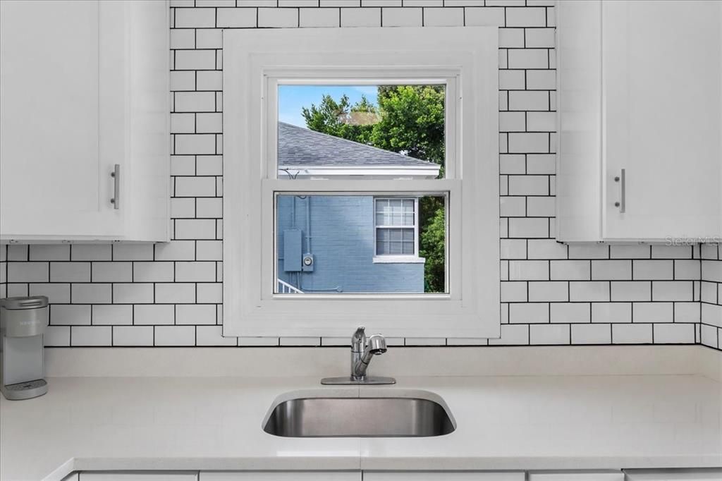 合同活跃: $375,000 (2 贝兹, 2 浴室, 1254 平方英尺)