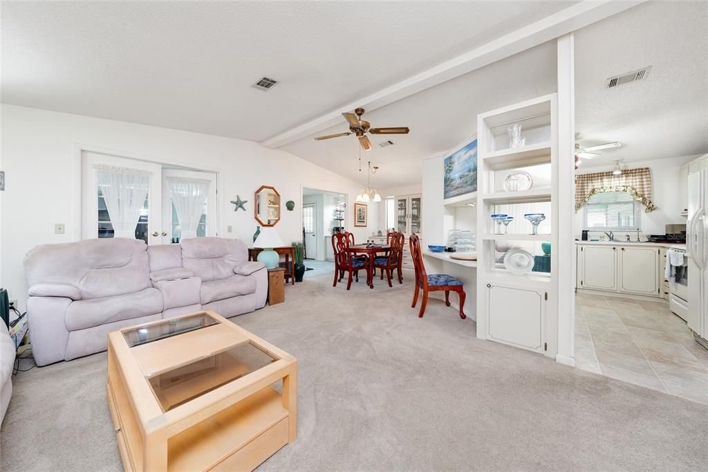 Под контрактом: $165,000 (2 спален, 2 ванн, 1342 Квадратных фут)