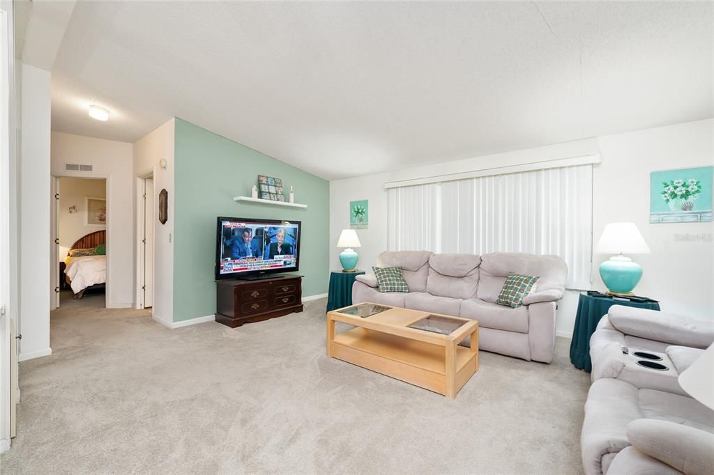 Под контрактом: $165,000 (2 спален, 2 ванн, 1342 Квадратных фут)