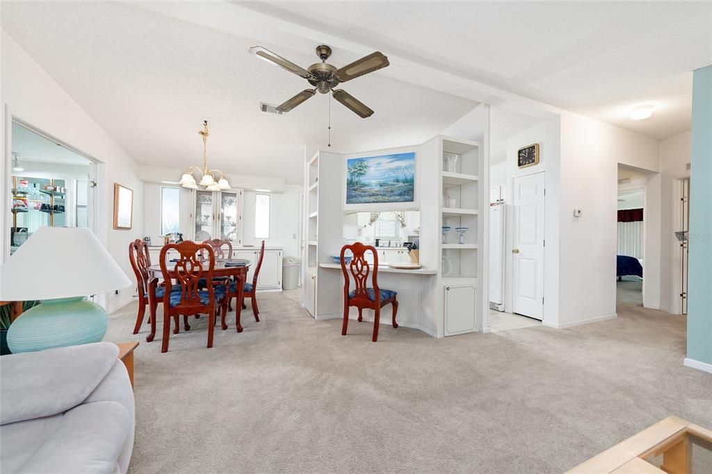 Под контрактом: $165,000 (2 спален, 2 ванн, 1342 Квадратных фут)