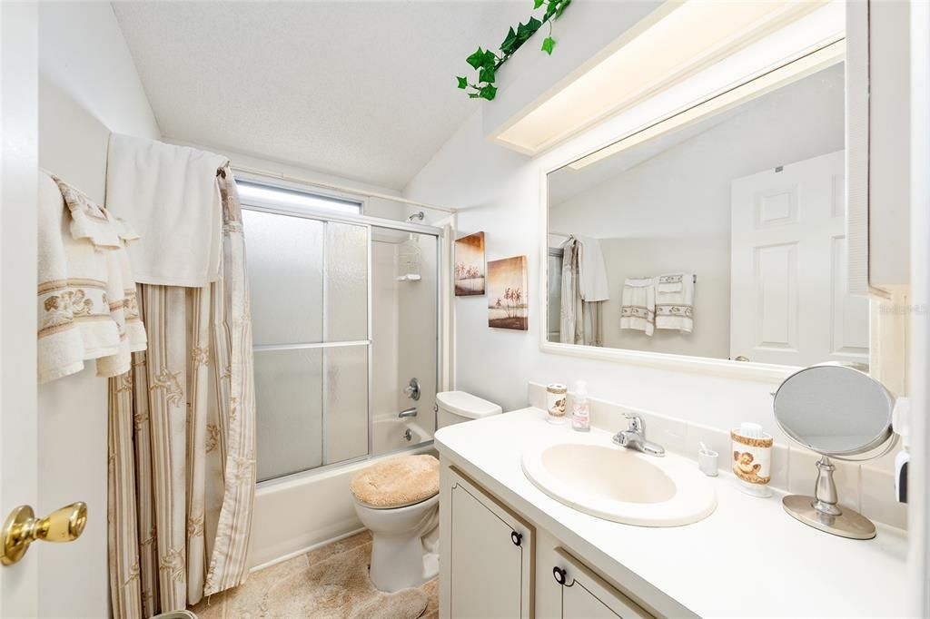 Под контрактом: $165,000 (2 спален, 2 ванн, 1342 Квадратных фут)