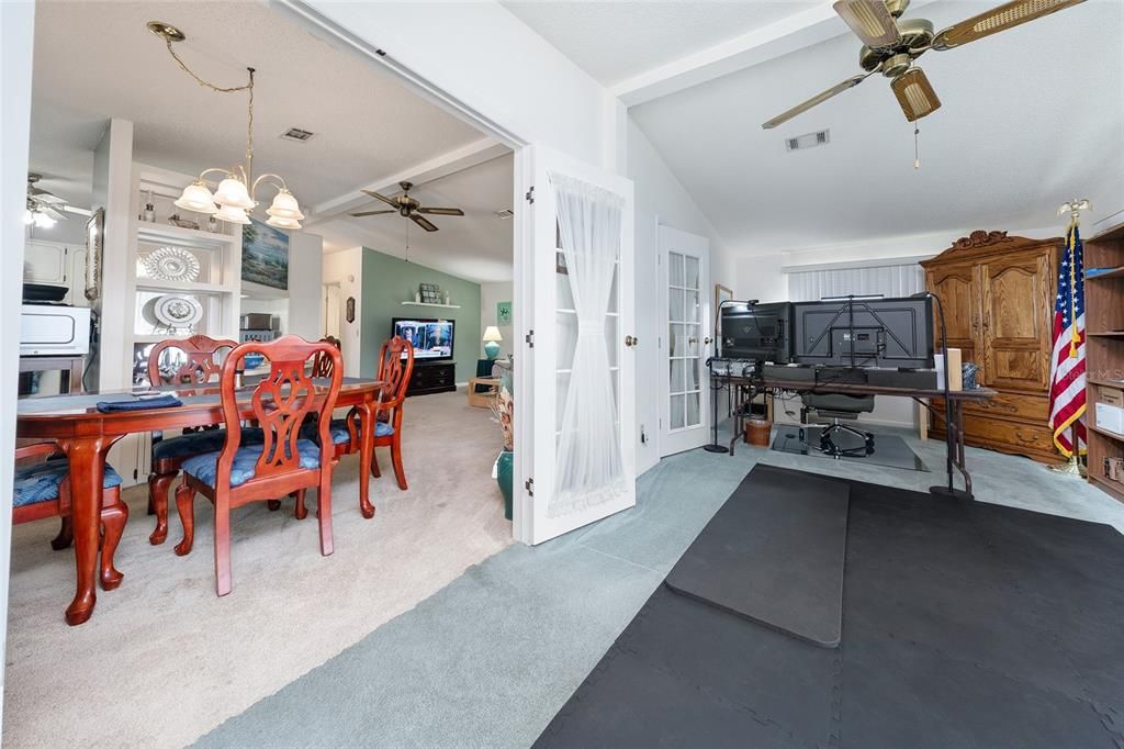 Под контрактом: $165,000 (2 спален, 2 ванн, 1342 Квадратных фут)