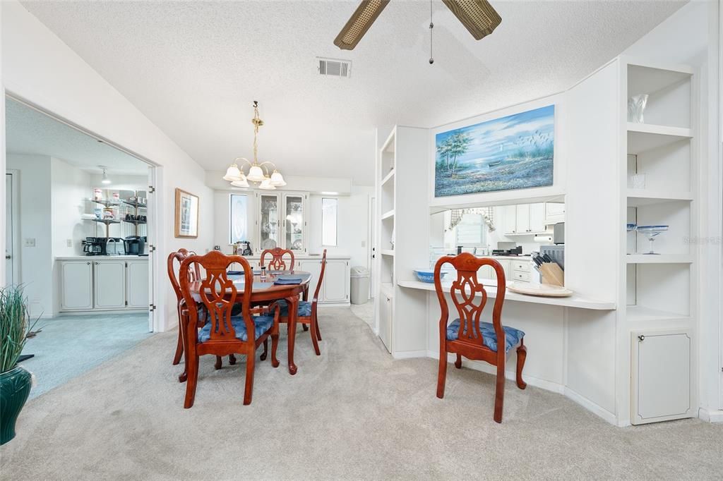 Под контрактом: $165,000 (2 спален, 2 ванн, 1342 Квадратных фут)