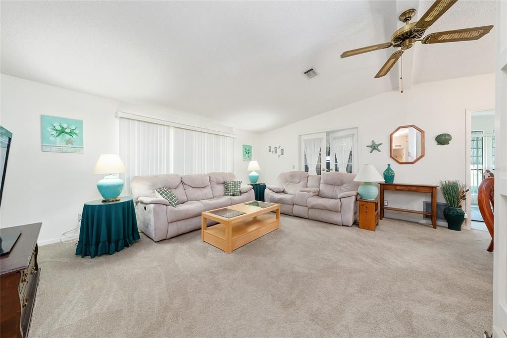 Под контрактом: $165,000 (2 спален, 2 ванн, 1342 Квадратных фут)