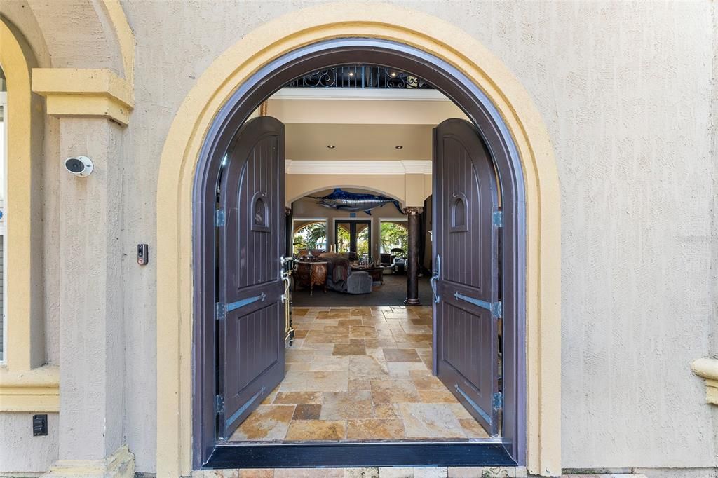 For Sale: $6,990,000 (6 beds, 5 baths, 6268 Square Feet)