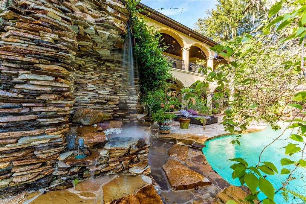 For Sale: $6,990,000 (6 beds, 5 baths, 6268 Square Feet)