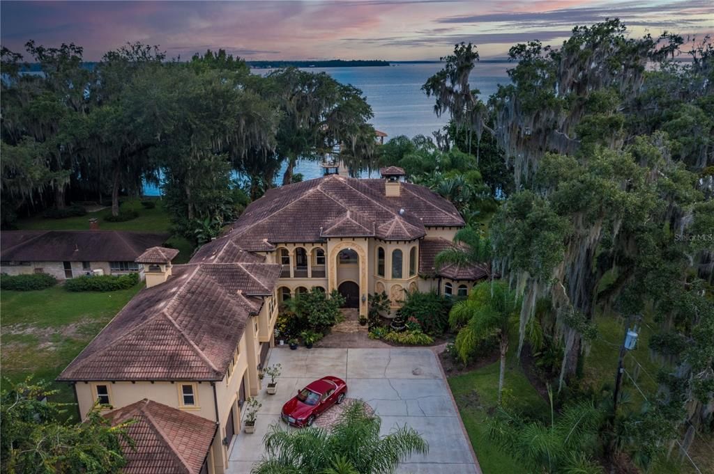 For Sale: $6,990,000 (6 beds, 5 baths, 6268 Square Feet)