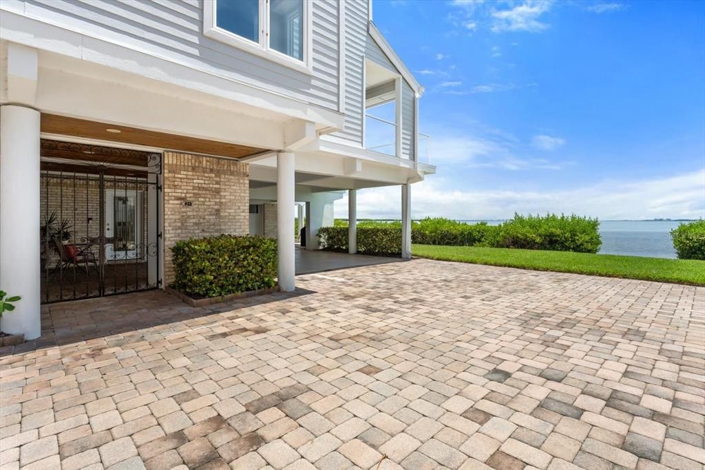 For Sale: $850,000 (3 beds, 2 baths, 3165 Square Feet)