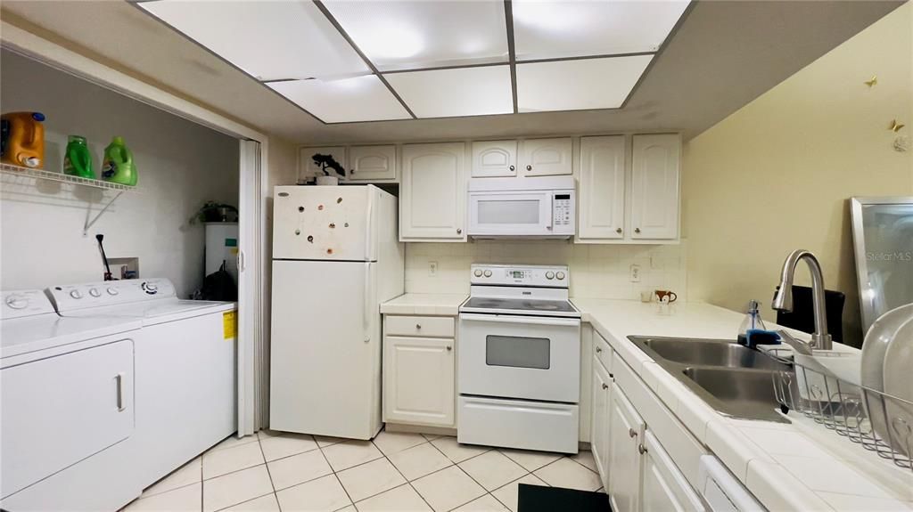 Activo con contrato: $568,500 (6 camas, 0 baños, 2906 Pies cuadrados)