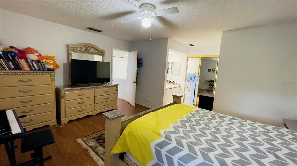 Activo con contrato: $568,500 (6 camas, 0 baños, 2906 Pies cuadrados)