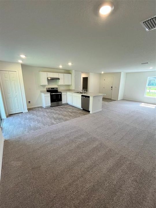 For Sale: $268,990 (2 beds, 2 baths, 1239 Square Feet)